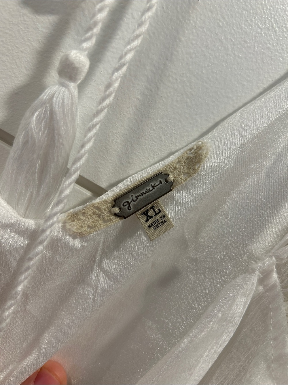 Women’s White Cold-Shoulder Embroidered Top - Picture 2 of 5